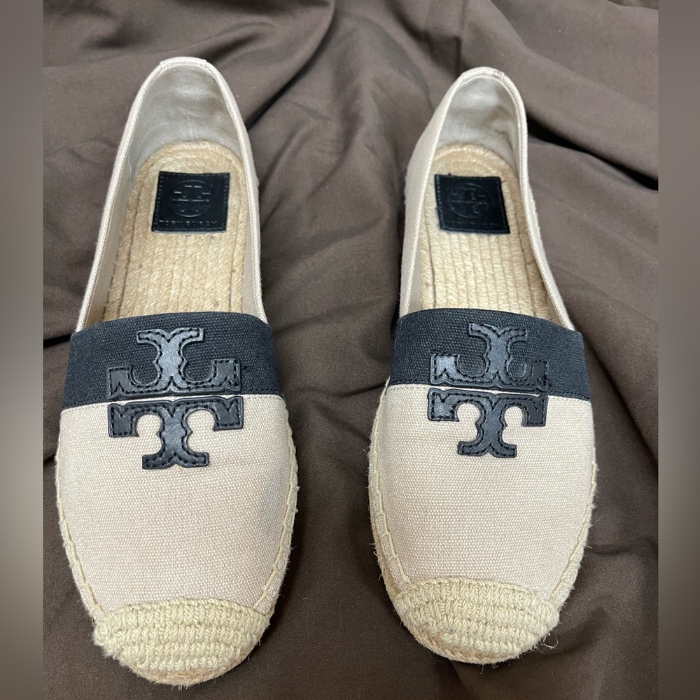 Tory Burch Tan Espadrilles.  Canvas.  Sz 8.5